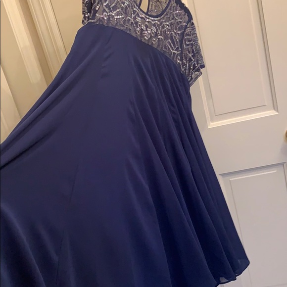 Dress - Picture 6 of 8